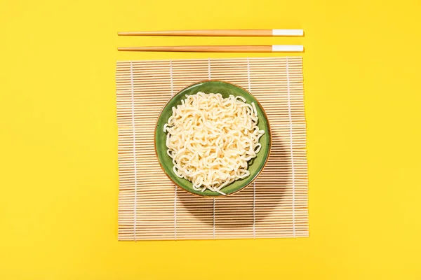 Bowl Tasty Noodles Chopsticks Yellow Background — Stock Photo, Image