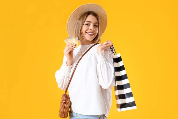 Young Woman Shopping Bag Credit Card Yellow Background — Stock Photo, Image