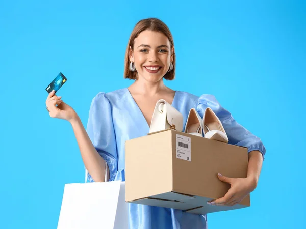 Young Woman Credit Card Shopping Bag New Clothes Blue Background — Stock Photo, Image