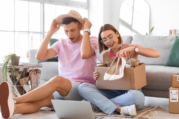 Young Couple Unpacking Box New Clothes Home Online Shopping — Stock Photo, Image