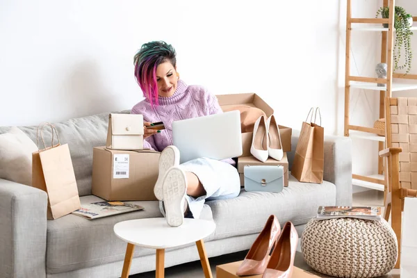 Beautiful Woman Credit Card Laptop Shopping Online Home — Stock Photo, Image