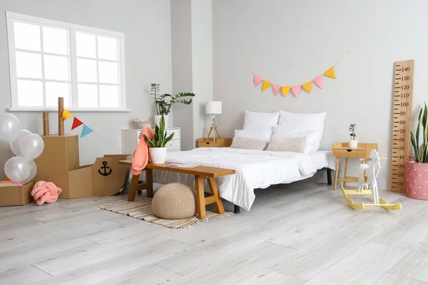 Interieur Van Slaapkamer Met Speelgoed Kartonnen Schip Ballonnen — Stockfoto