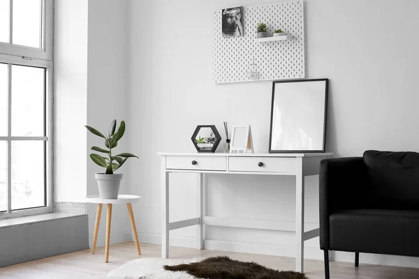 Table Blank Frames Reed Diffuser Planter Light Wall Room — Stock Photo, Image