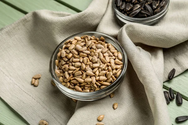 Bowl Peeled Sunflower Seeds Napkin Green Wooden Background Closeup — Stock Photo, Image