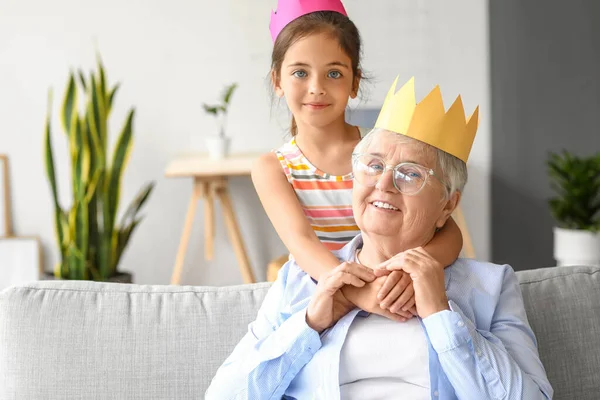 Little Girl Her Grandma Paper Crowns Home — Stock Photo, Image