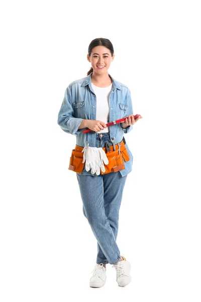 白い背景にツールとアジアの女性配管工 — ストック写真