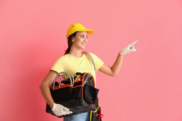 Female Plumber Tools Pointing Something Pink Background — Stock Photo, Image