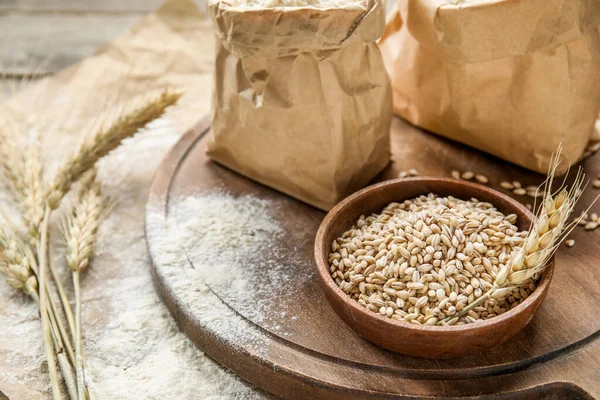 Board Bowl Wheat Grains Flour Wooden Background Closeup — Stock Photo, Image