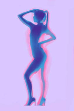 Perdenin arkasında güzel ve seksi bir kadın silueti var.