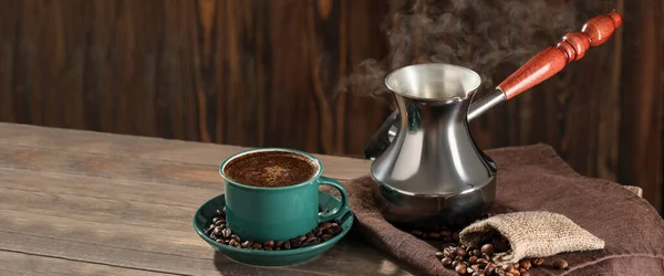 Cezve Kopje Warme Koffie Houten Tafel — Stockfoto