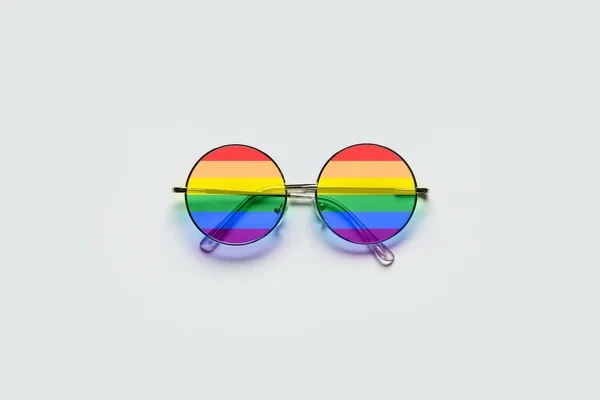 Elegantes Gafas Sol Arco Iris Sobre Fondo Claro Concepto Lgbt — Foto de Stock