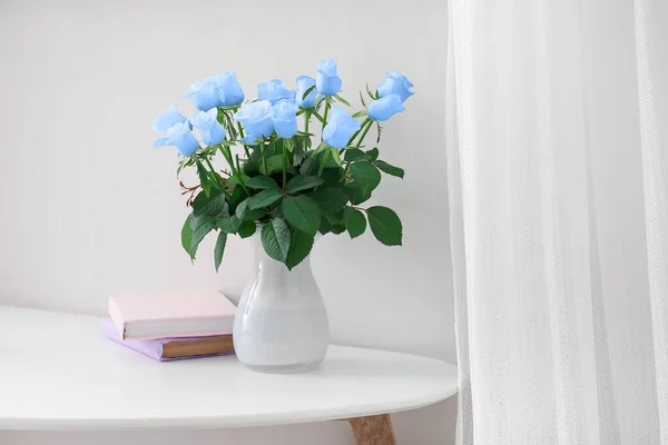 Vase Bouquet Beautiful Blue Roses Table — Stock Photo, Image