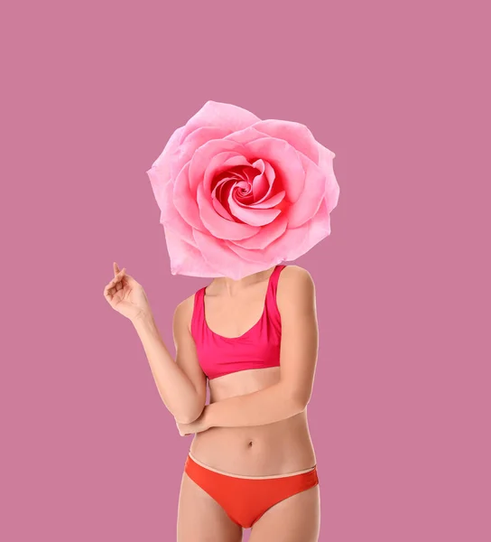 Frau Mit Rosa Rosenblüte Statt Kopf Und Badeanzug Auf Farbigem — Stockfoto