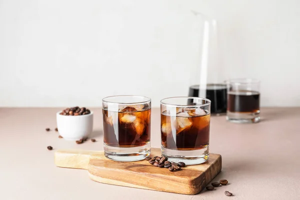 Wooden Board Cold Brew Coffee Beans Color Table Light Background — Stock Photo, Image