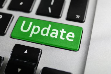 Modern bilgisayar klavyesinde kelime UPDATE ile düğme, kapat