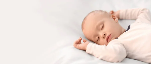 Menino Bonito Dormindo Cama Com Espaço Para Texto — Fotografia de Stock