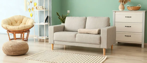 Interior Ruang Tamu Modern Dengan Sofa Nyaman Kursi Berlengan Dan — Stok Foto