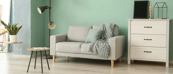 Interior Ruang Tamu Modern Dengan Sofa Nyaman Dan Laci — Stok Foto
