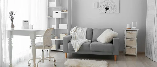 Interior Sala Estar Leve Com Sofá Confortável — Fotografia de Stock
