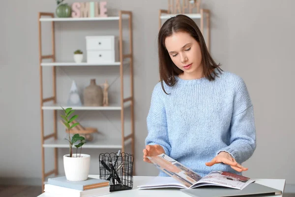 Pretty Young Woman Reading Magazine Home — Stock Photo, Image