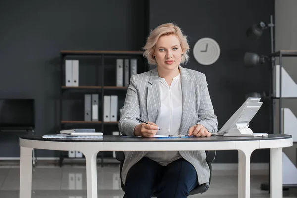 Beautiful Blonde Businesswoman Working Table Office — Stock Photo, Image