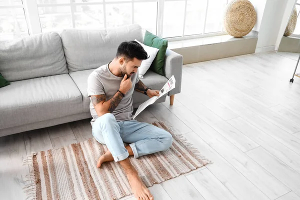 Handsome Barefoot Man Reading Newspaper Home — Stock Photo, Image