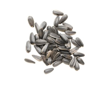 Beyaz arka planda soyulmamış ayçiçeği tohumları yığını
