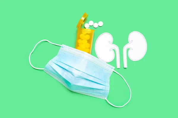 Paper Kidneys Bottle Pills Medical Mask Green Background — Stock Photo, Image