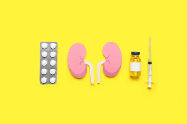 Paper Kidneys Pills Ampule Syringe Yellow Background — Stock Photo, Image