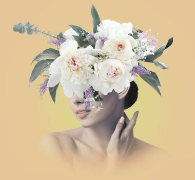 Güzel kadın kolajı ve renkli arka planda bir buket çiçek.