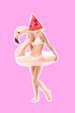 Şişme yüzüklü ve olgun karpuzlu bir kadın. Kafası leylak arkaplanda değil.