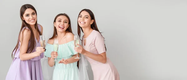 Vackra Unga Kvinnor Med Champagne Ljus Bakgrund Banner För Möhippa — Stockfoto