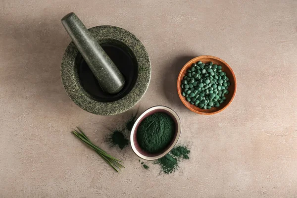 Bowls Spirulina Powder Pills Mortar Pestle Beige Background — Stock Photo, Image