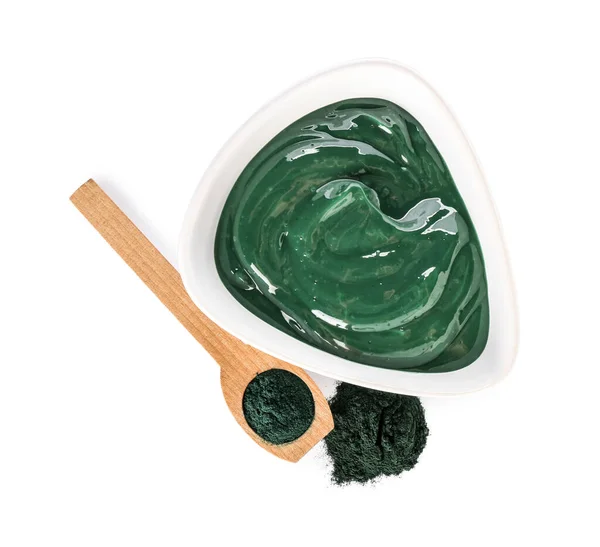 Schüssel Mit Spirulina Gesichtsmaske Und Puder Auf Weißem Hintergrund — Stockfoto