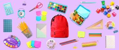 Okul malzemelerinin yer aldığı sırt çantası