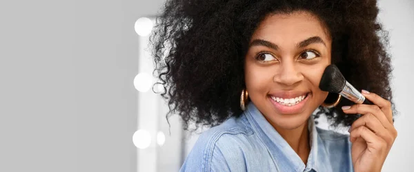 Beautiful African American Woman Doing Makeup Light Background — Stock Photo, Image
