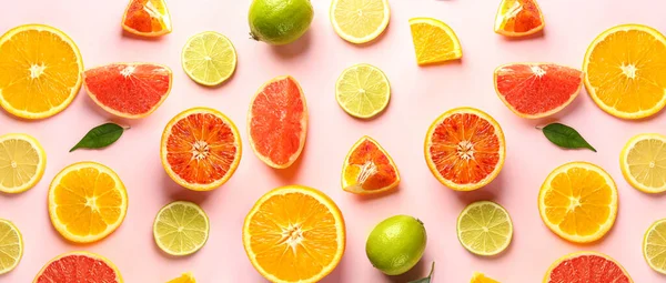 Různé Řezané Citrusové Plody Růžovém Pozadí Horní Pohled — Stock fotografie