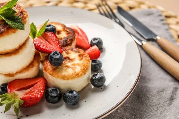 Plate Delicious Cottage Cheese Pancakes Berries Mint Leaves Closeup — Stock Photo, Image