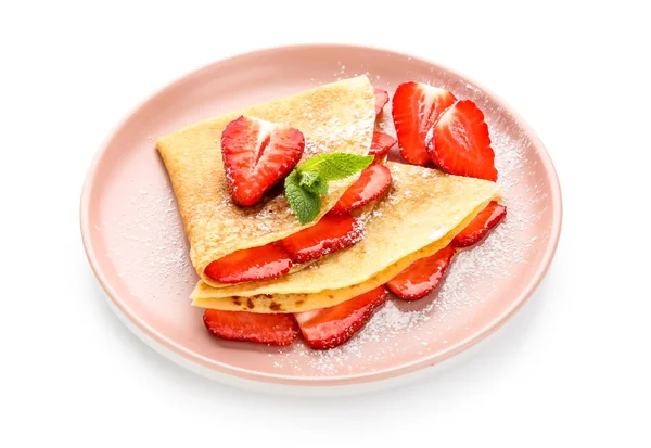 Teller Mit Dünnen Pfannkuchen Mit Erdbeeren Und Minzblättern Auf Weißem — Stockfoto