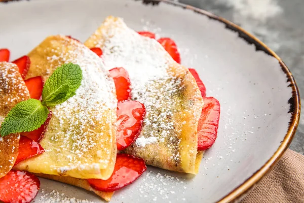Plate Thin Pancakes Strawberries Sugar Powder Mint Leaves Dark Background — Stock Photo, Image