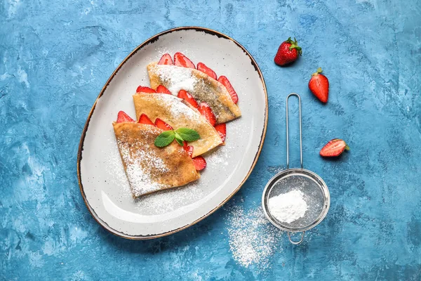 Plate Thin Pancakes Strawberries Sugar Powder Blue Background — Stock Photo, Image