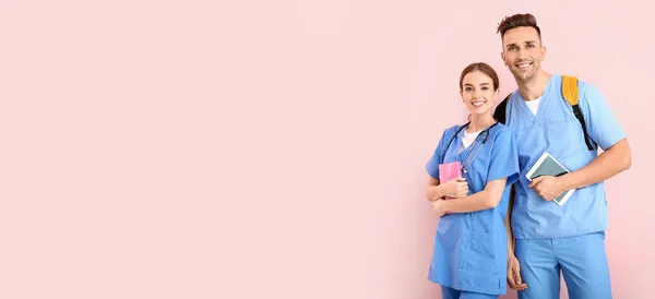 Medizinstudenten Auf Rosa Hintergrund Mit Platz Für Text — Stockfoto