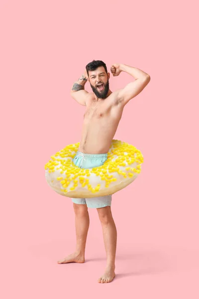 Funny Young Man Big Donut Pink Background — Stock Photo, Image