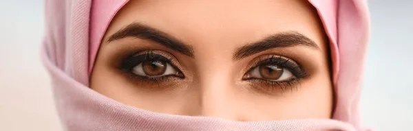 Portrait Beautiful Muslim Woman Outdoors Closeup — Stock Photo, Image