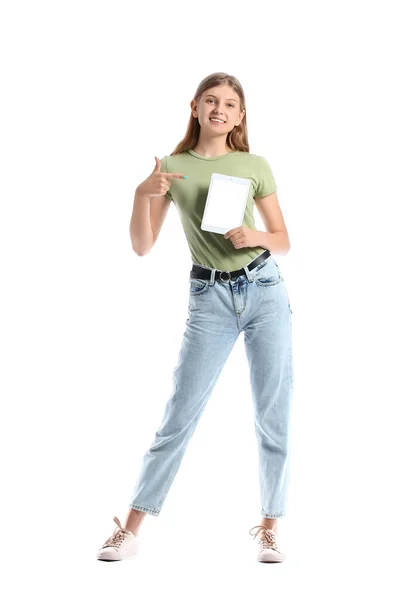 Adolescente Menina Apontando Para Tablet Computador Fundo Branco — Fotografia de Stock