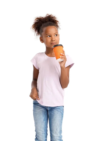 Petite Fille Afro Américaine Avec Tasse Emporter Sur Fond Blanc — Photo