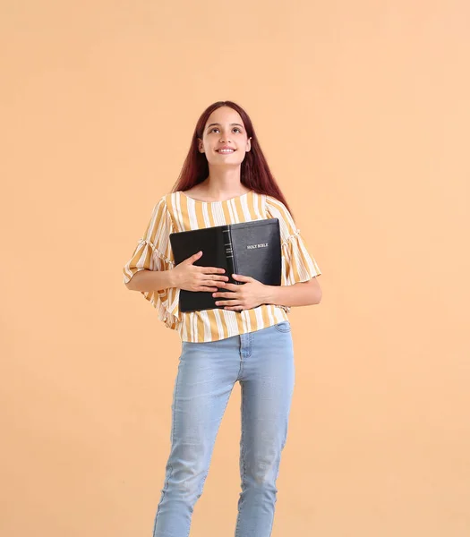 Teenage Girl Holy Bible Beige Background — Stock Photo, Image