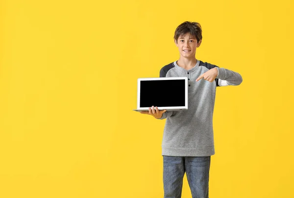 Teenage Boy Pointing Laptop Yellow Background — Stock Photo, Image