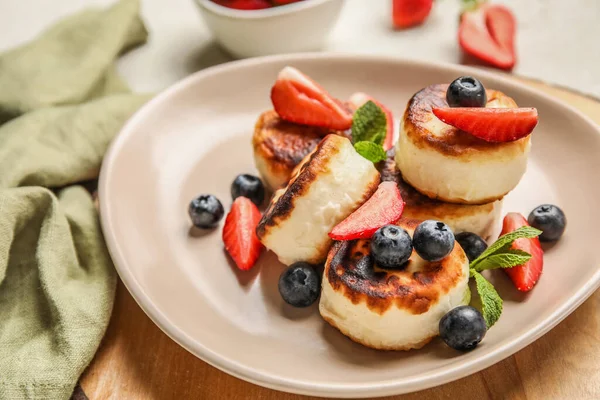 Plate Cottage Cheese Pancakes Berries Mint Leaves Wooden Board Closeup — Stock Photo, Image