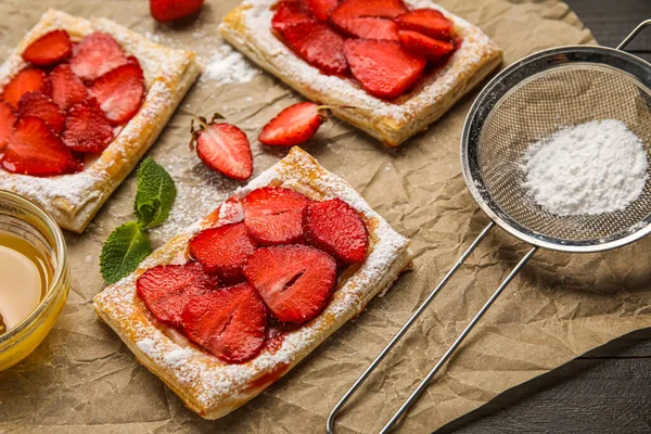 Delicious Strawberry Puff Pastry Bowl Honey Sugar Powder Dark Wooden — Stock Photo, Image